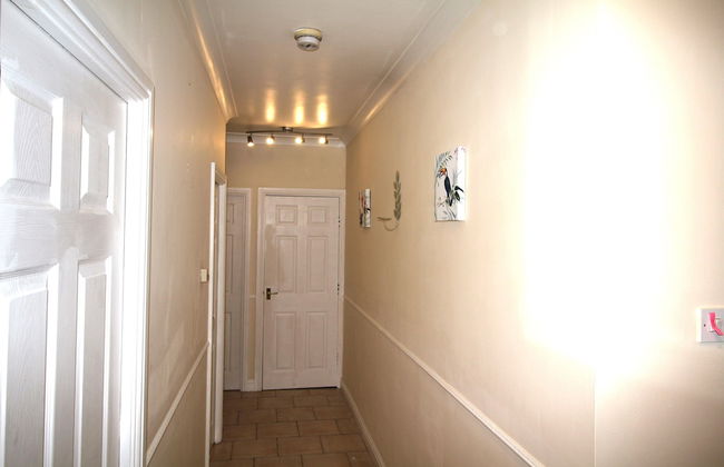 Doncaster Central Apartment Sleeps 5 Very Quiet - Photo 15