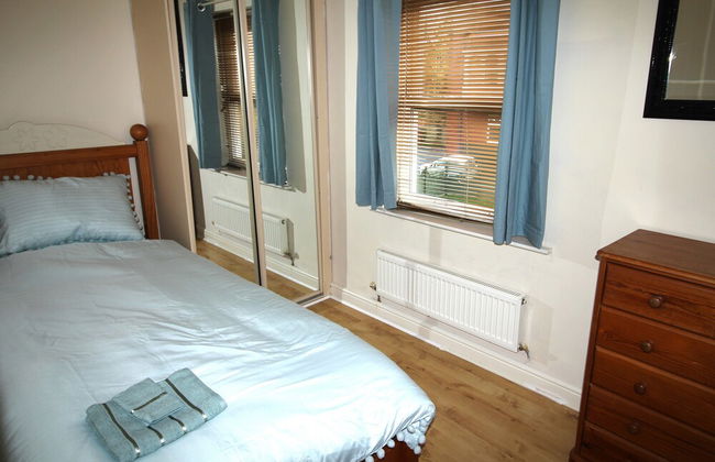 Doncaster Central Apartment Sleeps 5 Very Quiet - Photo 2