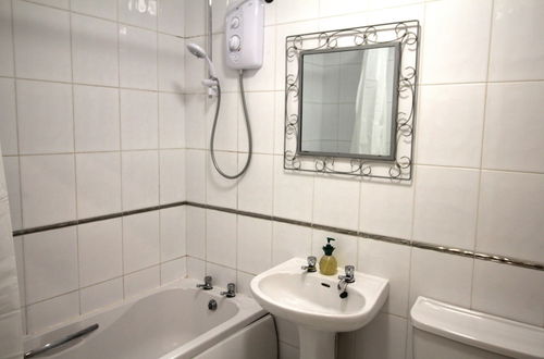 Photo 13 - Doncaster Central Apartment Sleeps 5 Very Quiet