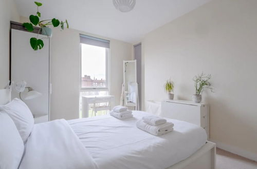 Photo 2 - Modern 2 Bedroom Flat in Elephant and Castle