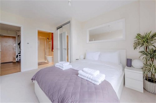 Photo 10 - Modern 2 Bedroom Flat in Elephant and Castle