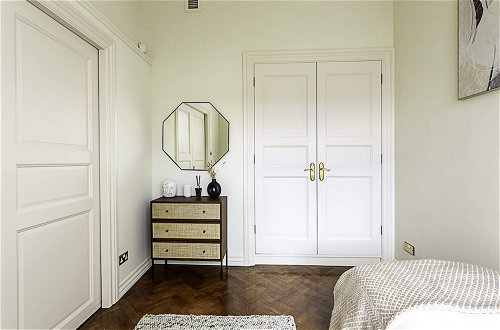 Foto 3 - Lovely, Stylish Two-bedroom Kensington Home