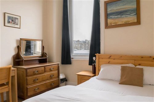 Photo 3 - Charming and Relaxing 2BD Flat - Abbeyhill