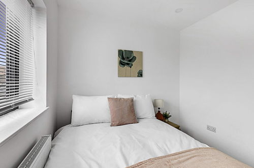 Photo 6 - Beautiful 3 Bed Abode in Hanwell