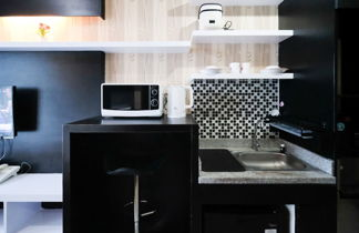 Foto 3 - Nice And Clean Studio No Kitchen At Tamansari Papilio Apartment