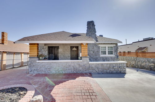 Photo 13 - Sunny El Paso Apartment With Backyard Patio