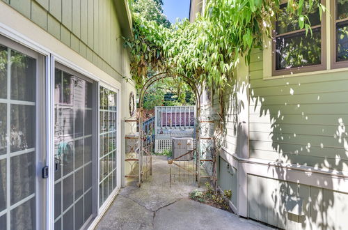 Photo 27 - Cozy Portland Studio w/ Patio + Yard