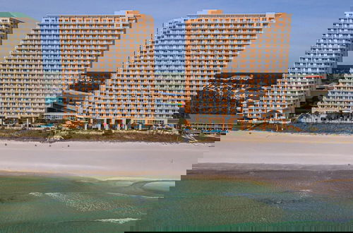 Foto 44 - Beachfront Haven 2 BDR Kid-friendly Resort!