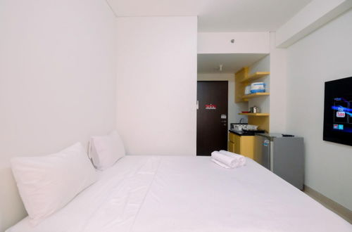 Foto 8 - Well Designed Studio Room Transpark Cibubur Apartment