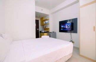 Foto 2 - Well Designed Studio Room Transpark Cibubur Apartment