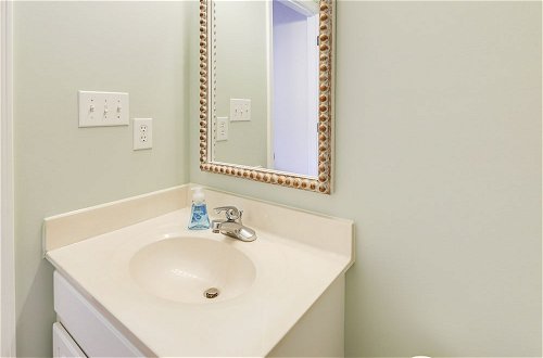 Photo 10 - Well-equipped Emerald Isle Townhome: Pets Welcome