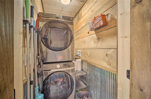 Foto 28 - Stunning Cabin Getaway w/ Private Hot Tub