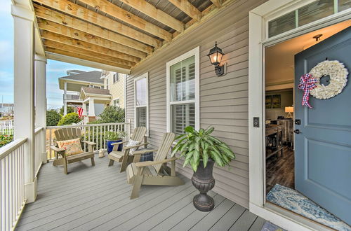 Photo 14 - Spacious Norfolk Home w/ Private Hot Tub