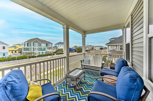 Photo 12 - Spacious Norfolk Home w/ Private Hot Tub