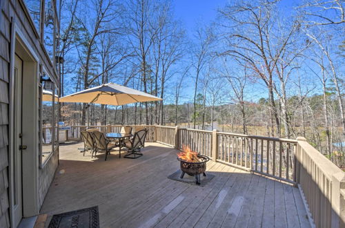 Foto 2 - Murrayville Lakefront Cabin w/ Boat Slip & Grill