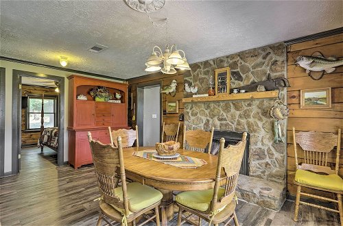Foto 15 - Buckhead Cabin w/ Fireplaces & Private Pool