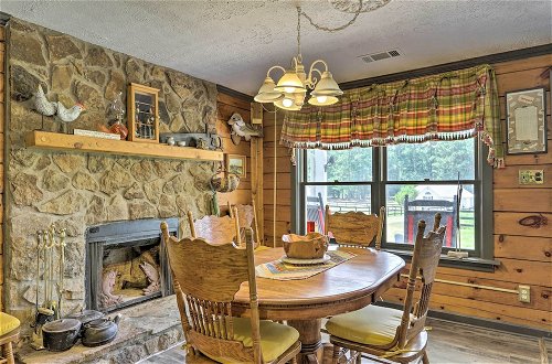 Foto 37 - Buckhead Cabin w/ Fireplaces & Private Pool