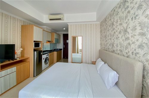 Photo 3 - Comfy And Modern Look Studio Menteng Park Apartment