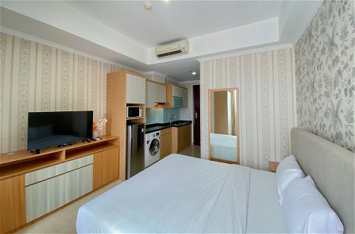 Photo 4 - Comfy And Modern Look Studio Menteng Park Apartment