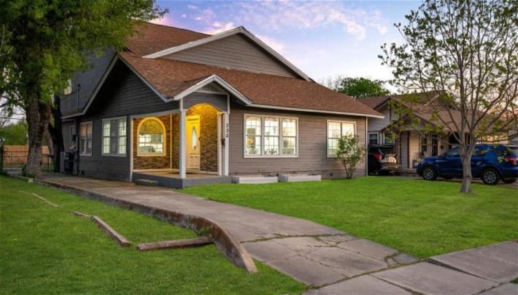 Foto 1 - Experience Serenity in a 4br/3ba Downtown Home