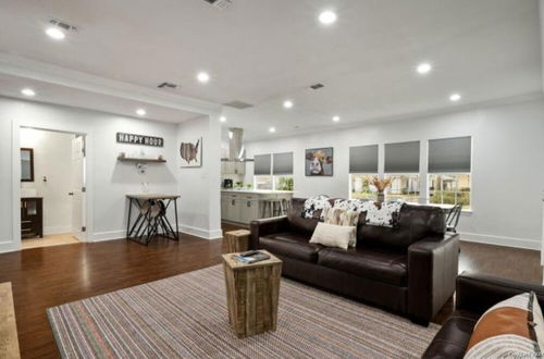 Photo 12 - Experience Serenity in a 4br/3ba Downtown Home