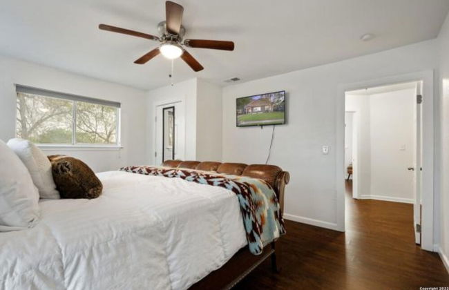 Experience Serenity in a 4br/3ba Downtown Home - Foto 2