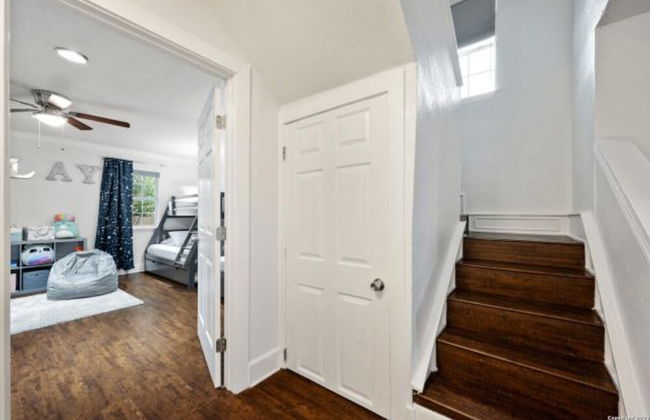 Experience Serenity in a 4br/3ba Downtown Home - Foto 22