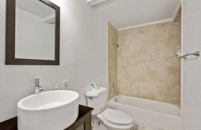 Experience Serenity in a 4br/3ba Downtown Home - Foto 19