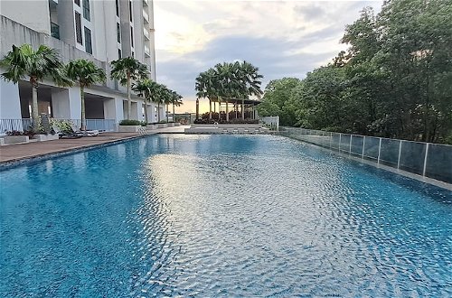 Foto 19 - JB Bukit Indah Skyloft Suites