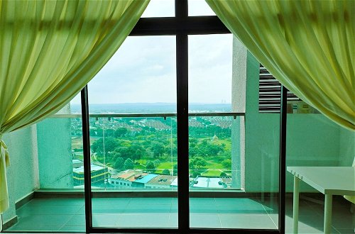 Photo 10 - JB Bukit Indah Skyloft Suites