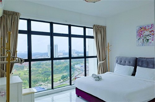 Photo 2 - JB Bukit Indah Skyloft Suites