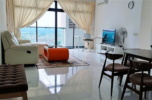 Foto 11 - JB Bukit Indah Skyloft Suites