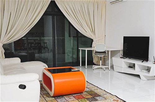 Foto 14 - JB Bukit Indah Skyloft Suites
