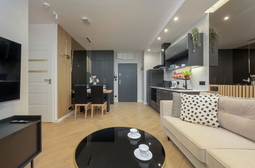 Foto 42 - Black and Beige Apartment by Renters