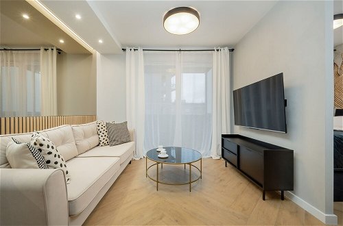 Foto 22 - Black and Beige Apartment by Renters
