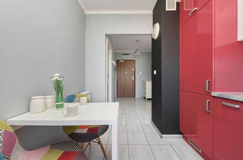 Photo 16 - Spacious & Colorful Apartment by Renters