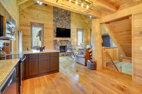 Photo 13 - Rustic Laurelville Cabin w/ Private Hot Tub