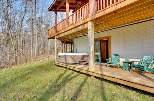 Photo 14 - Rustic Laurelville Cabin w/ Private Hot Tub