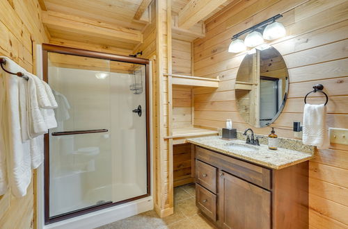 Photo 9 - Rustic Laurelville Cabin w/ Private Hot Tub