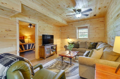 Photo 20 - Rustic Laurelville Cabin w/ Private Hot Tub