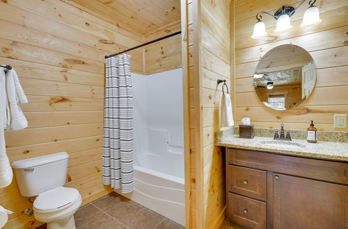 Photo 15 - Rustic Laurelville Cabin w/ Private Hot Tub