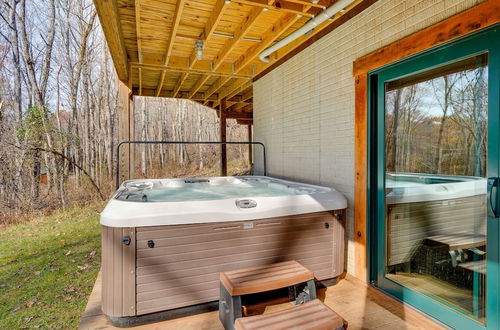 Foto 16 - Rustic Laurelville Cabin w/ Private Hot Tub