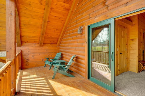 Photo 32 - Rustic Laurelville Cabin w/ Private Hot Tub