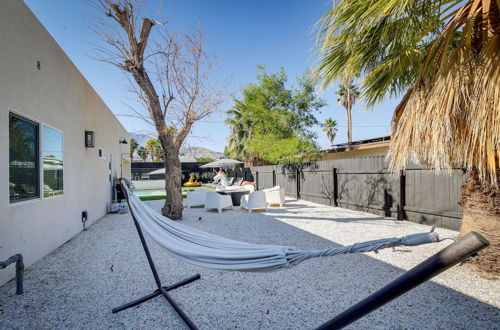 Foto 9 - Modern Palm Springs Home w/ Pool & Gas Fire Pit