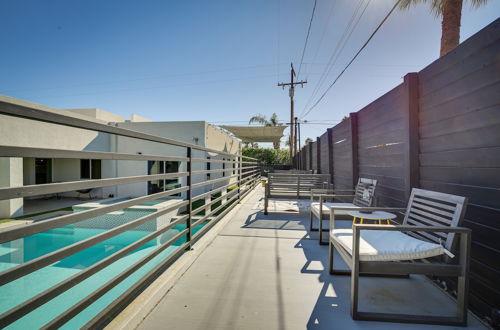 Foto 3 - Modern Palm Springs Home w/ Pool & Gas Fire Pit