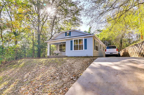 Photo 2 - Centrally Located Home ~ Steps to Oxford Square