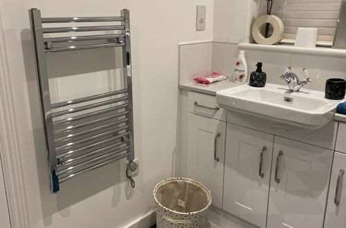 Photo 14 - 1br-sleeps4-freeparking-london-40mins