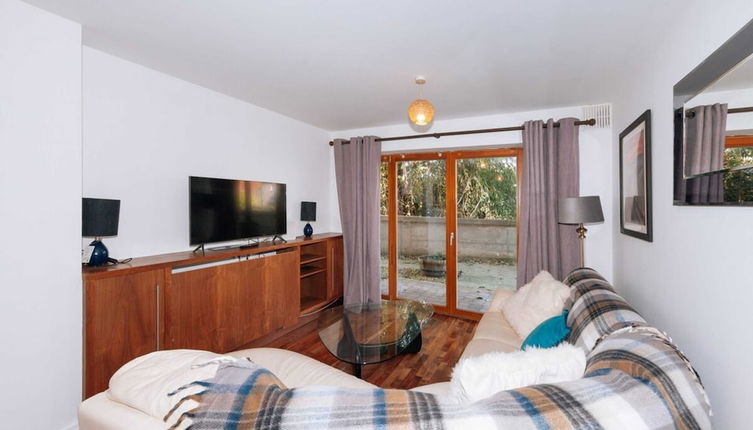 Photo 1 - Exhilarating 2BD Flat With Outdoor Patio, Dublin