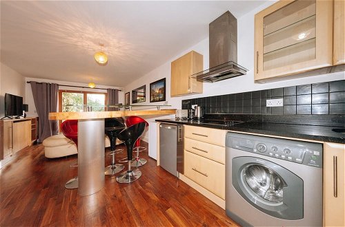 Foto 13 - Exhilarating 2BD Flat With Outdoor Patio, Dublin