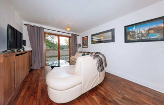Photo 3 - Exhilarating 2BD Flat With Outdoor Patio, Dublin